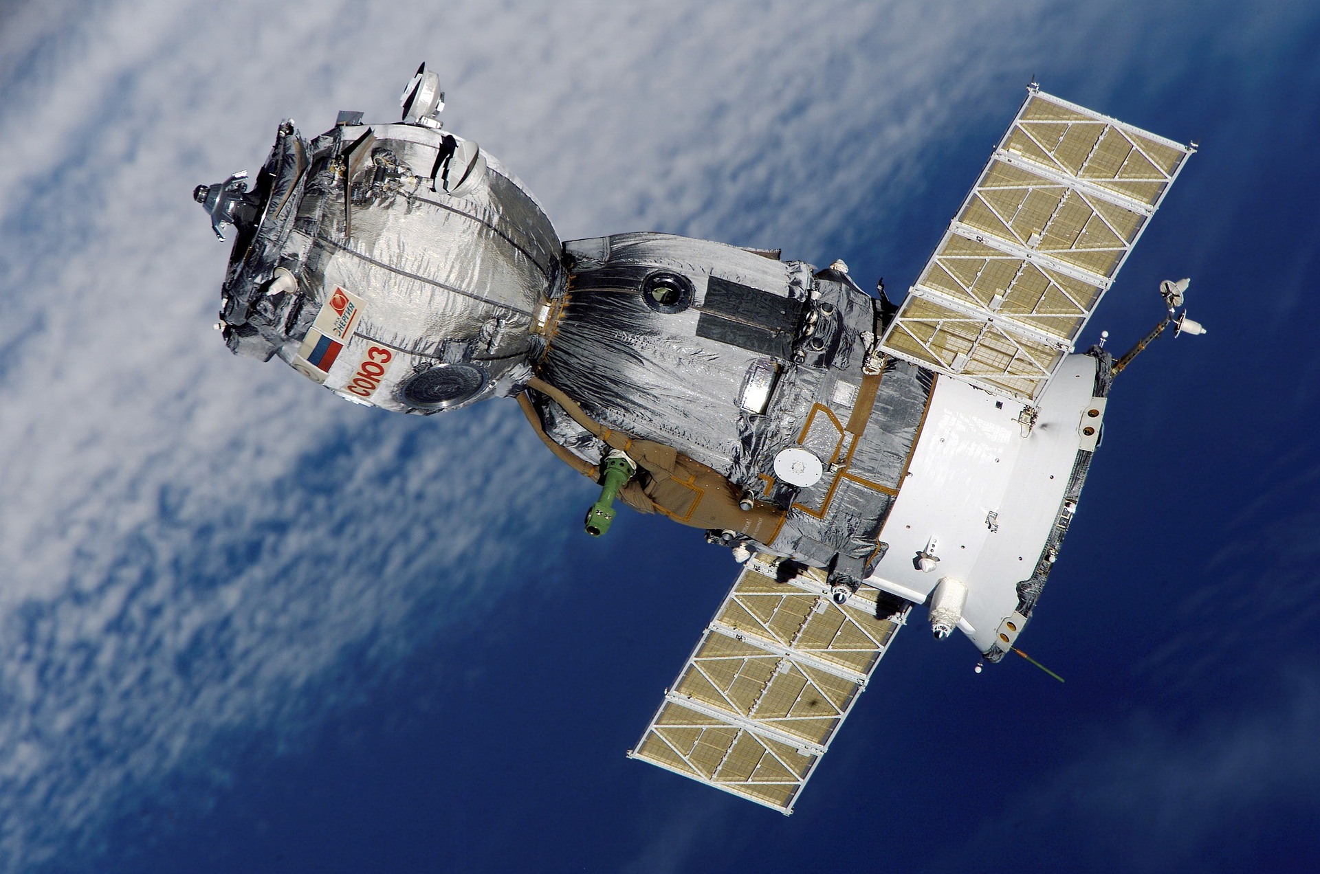 Imagen de un satélite orbitando la Tierra.