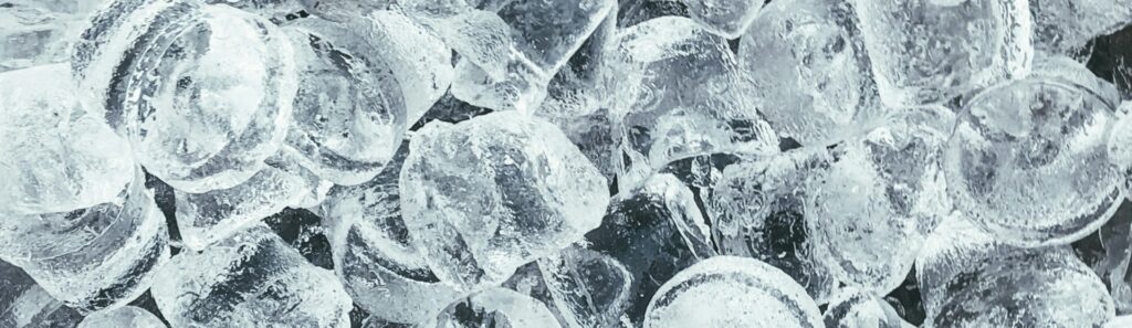 Agua en forma de hielo