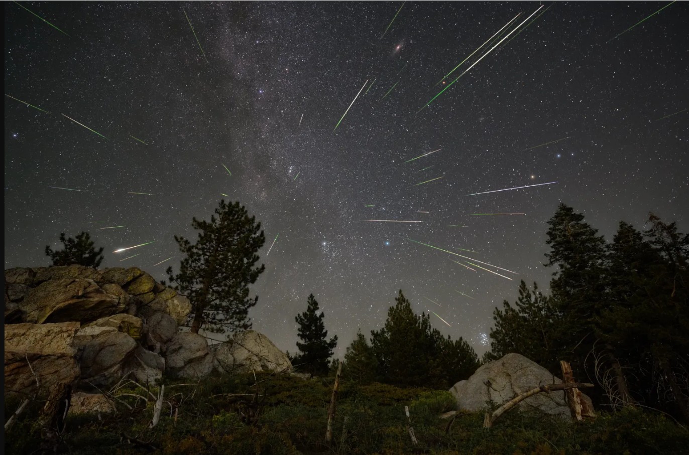 Vista de la lluvia de meteoros en el Parque Nacional de Sequoia, por NASA