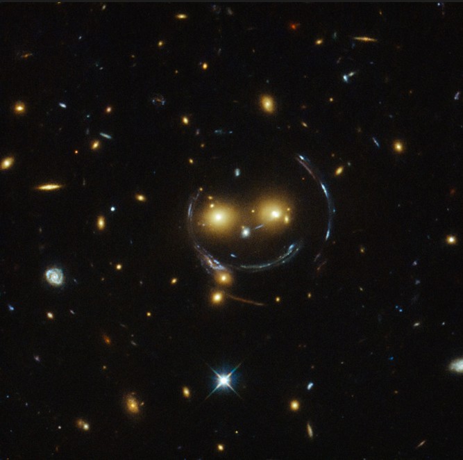 Anillo de Einstein formado por la deformación gravitacional de la luz. Source: NASA NASA / REUTERS