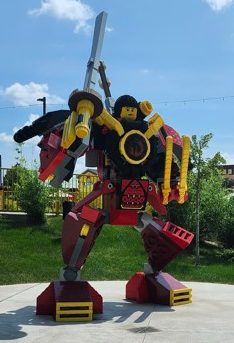Escultura hecha usando bloques de LEGO.