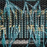 Panel de cables de fibra óptica codificada.