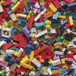 Piezas de LEGO para construir.